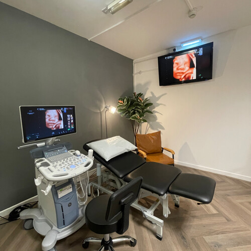Numi Scan Gosforth clinic interior with modern ultrasound equipment and comfortable seating