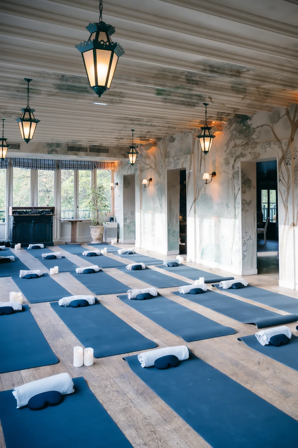 Large corporate room set up for a sound bath: mats and cushions laid out, Paris and the Île-de-France